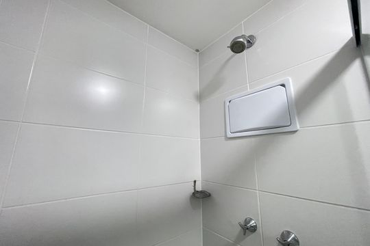 Banheiro de kitnet/studio para alugar com 1 quarto, 25m² em Butantã, São Paulo