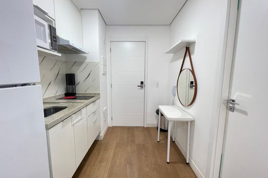Cozinha de kitnet/studio para alugar com 1 quarto, 25m² em Butantã, São Paulo