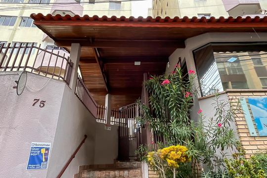 Fachada + plaquinha de apartamento para alugar com 2 quartos, 67m² em Vila Jahu, São Bernardo do Campo