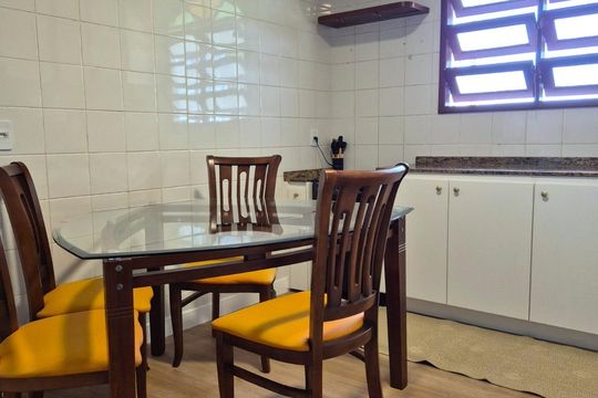 Cozinha de apartamento para alugar com 1 quarto, 50m² em Sertão do Maruim, São José