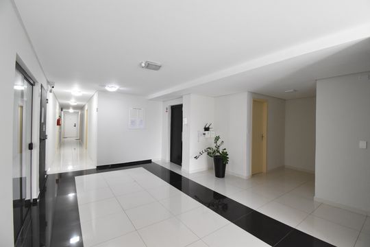 Hall de entrada de kitnet/studio para alugar com 1 quarto, 27m² em Juvevê, Curitiba