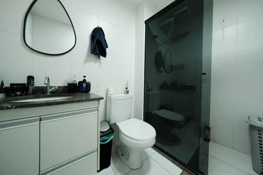 Banheiro de apartamento à venda com 1 quarto, 33m² em Jardim Santa Teresinha, São Paulo