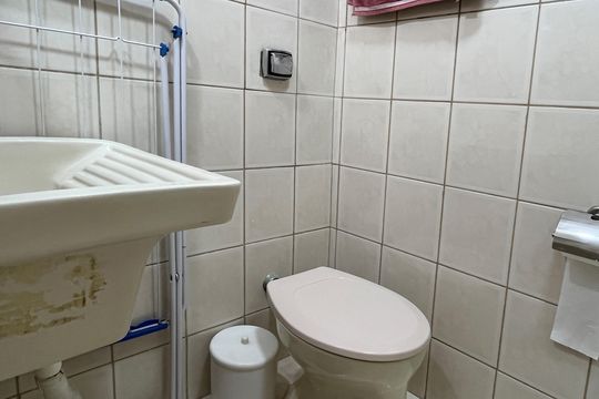 Banheiro  de kitnet/studio para alugar com 1 quarto, 30m² em Boqueirão, Santos