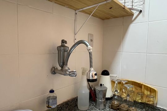 Cozinha - Torneira de kitnet/studio para alugar com 1 quarto, 30m² em Boqueirão, Santos