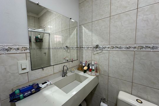 Banheiro de casa para alugar com 2 quartos, 88m² em Cidade Salvador, Jacareí