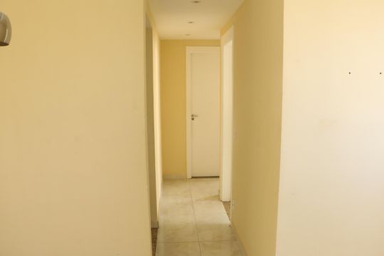 Corredor de apartamento para alugar com 2 quartos, 52m² em Jardim Jasmim, Nova Iguaçu