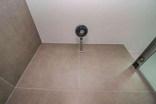 Banheiro da Suíte de apartamento para alugar com 2 quartos, 62m² em Navegantes, Porto Alegre