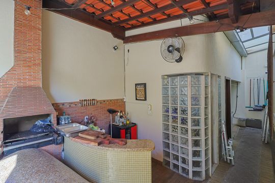 Casa à venda com 5 quartos, 298m² em Sagrada Família, Belo Horizonte