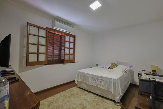 Casa à venda com 5 quartos, 298m² em Sagrada Família, Belo Horizonte