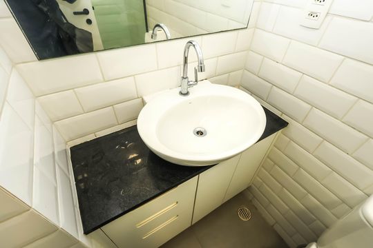 Banheiro de kitnet/studio para alugar com 1 quarto, 26m² em Vila Mariana, São Paulo