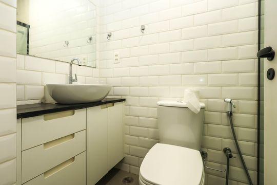 Banheiro de kitnet/studio para alugar com 1 quarto, 26m² em Vila Mariana, São Paulo