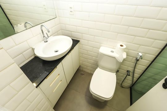 Banheiro de kitnet/studio para alugar com 1 quarto, 26m² em Vila Mariana, São Paulo