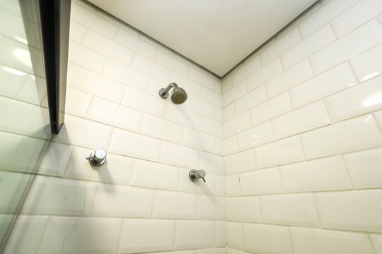 Banheiro de kitnet/studio para alugar com 1 quarto, 26m² em Vila Mariana, São Paulo