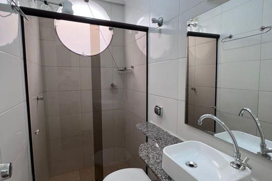 Banheiro social de apartamento para alugar com 3 quartos, 90m² em Nova Granada, Belo Horizonte