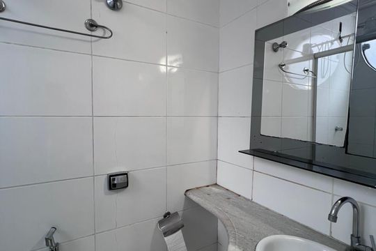 Banheiro social de apartamento para alugar com 3 quartos, 90m² em Nova Granada, Belo Horizonte