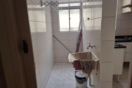 Área de serviço de apartamento para alugar com 2 quartos, 52m² em Conjunto Habitacional Juscelino Kubitschek, São Paulo