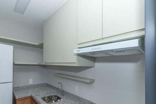 Cozinha de apartamento para alugar com 2 quartos, 47m² em Vila Anastácio, São Paulo