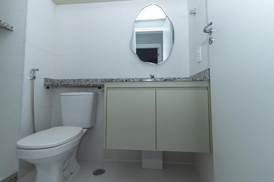 Banheiro de apartamento para alugar com 2 quartos, 47m² em Vila Anastácio, São Paulo