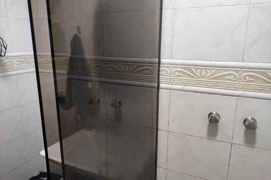 Banheiro de apartamento à venda com 2 quartos, 65m² em Taquara, Rio de Janeiro
