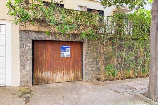 Fachada + Plaquinha de casa à venda com 6 quartos, 450m² em Vila Mariana, São Paulo