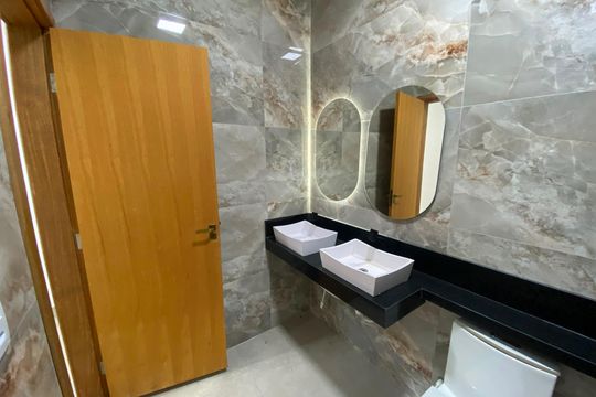 Banheiro social de casa à venda com 3 quartos, 168m² em Vila Finsocial, Goiânia