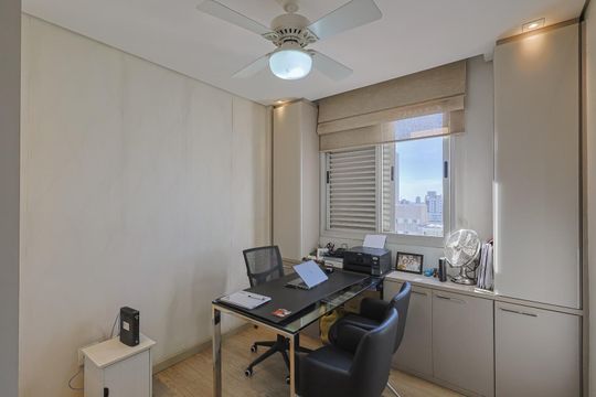 Quarto 3 de apartamento à venda com 3 quartos, 210m² em Carmo, Belo Horizonte