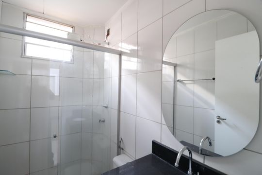 Banheiro Social de apartamento para alugar com 2 quartos, 50m² em Gávea, Uberlândia