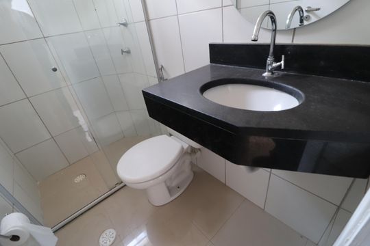 Banheiro Social de apartamento para alugar com 2 quartos, 50m² em Gávea, Uberlândia