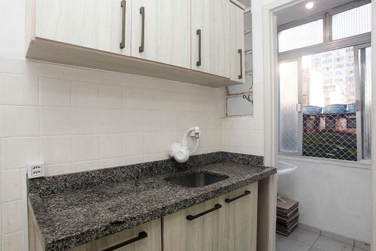 Cozinha + Área de Serviço de apartamento à venda com 1 quarto, 40m² em Centro Histórico, Porto Alegre