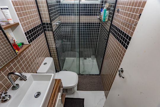 Banheiro de apartamento para alugar com 2 quartos, 50m² em Parque Bristol, São Paulo