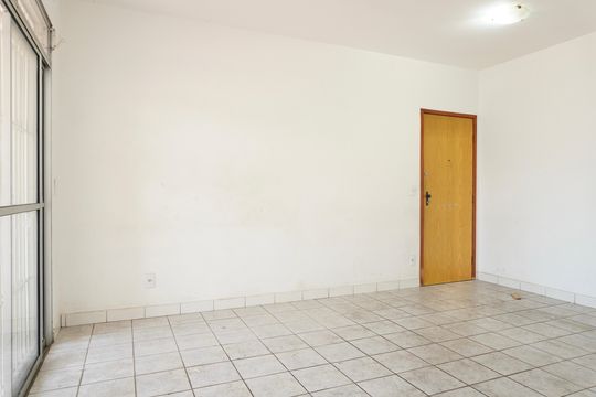 Sala  de apartamento à venda com 3 quartos, 90m² em Esplanada, Belo Horizonte