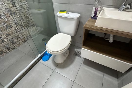 Banheiro social  de apartamento à venda com 3 quartos, 91m² em Vargem Pequena, Rio de Janeiro