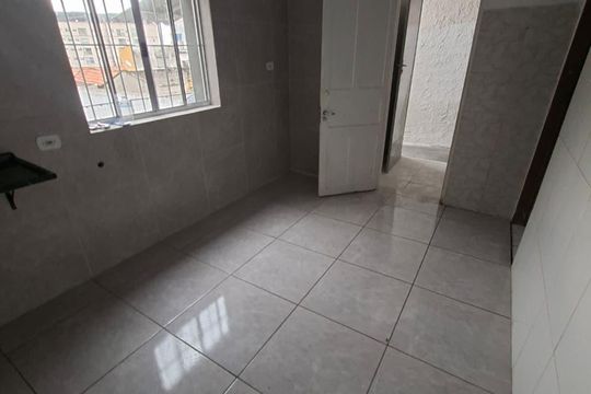 Cozinha de casa para alugar com 1 quarto, 45m² em Vila Lucia, São Paulo