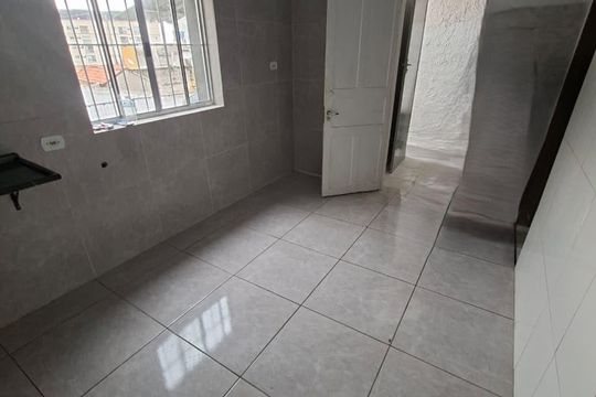 Cozinha de casa para alugar com 1 quarto, 45m² em Vila Lucia, São Paulo