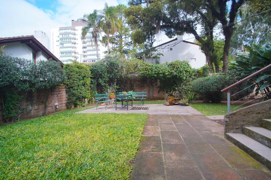 Quintal de casa de condomínio para alugar com 5 quartos, 328m² em Auxiliadora, Porto Alegre