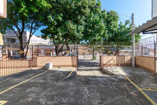 Área comum - Entrada da garagem de apartamento à venda com 2 quartos, 62m² em Vila Kosmos, Rio de Janeiro