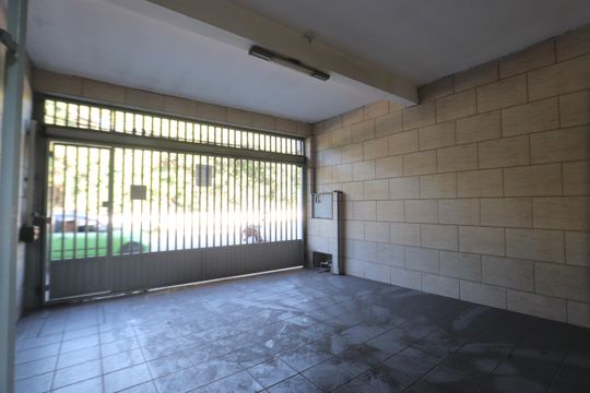Garagem de casa à venda com 2 quartos, 135m² em Jardim Dona Sinha, São Paulo