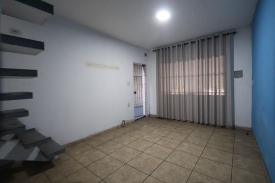 Casa à venda com 2 quartos, 135m² em Jardim Dona Sinha, São Paulo