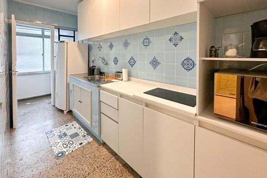 Cozinha de apartamento à venda com 1 quarto, 60m² em São João, Porto Alegre