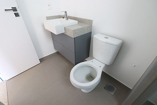 Banheiro da Suíte de apartamento para alugar com 2 quartos, 71m² em Jardim Lindóia, Porto Alegre