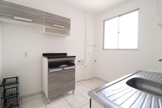 Cozinha de apartamento para alugar com 2 quartos, 50m² em Gávea, Uberlândia