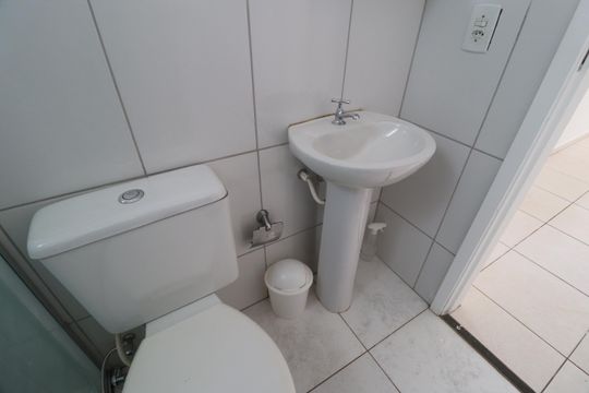 Banheiro Social de apartamento para alugar com 2 quartos, 50m² em Gávea, Uberlândia