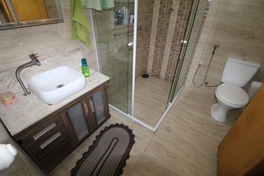 Banheiro da Suíte de casa para alugar com 3 quartos, 500m² em Jardim Altos de Santana, São José dos Campos
