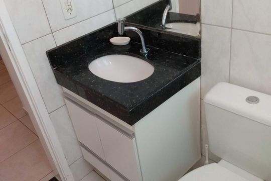 Banheiro de apartamento à venda com 2 quartos, 62m² em Arpoador, Contagem