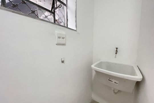 Área de serviço  de casa à venda com 3 quartos, 151m² em Rio Pequeno, São Paulo