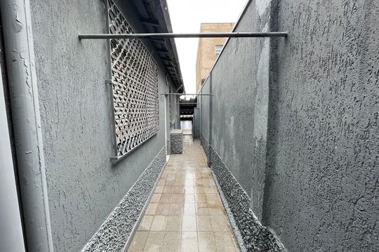 Corredor lateral de casa à venda com 3 quartos, 151m² em Rio Pequeno, São Paulo