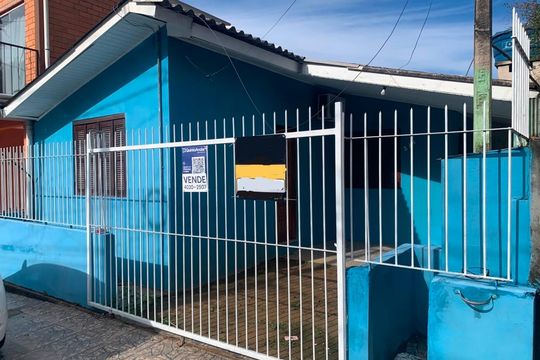 Fachada de casa à venda com 2 quartos, 86m² em Diehl, Novo Hamburgo