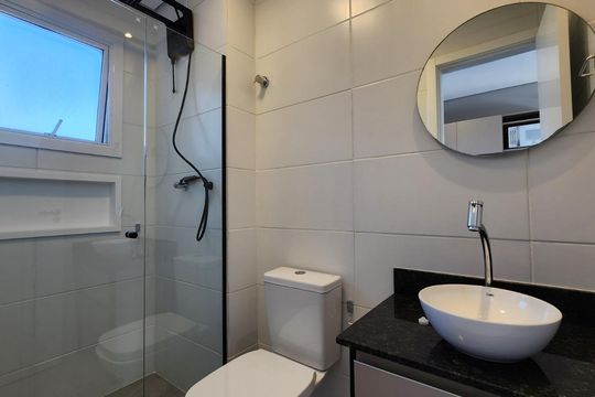 Banheiro de kitnet/studio para alugar com 1 quarto, 27m² em Vila Nova, Novo Hamburgo
