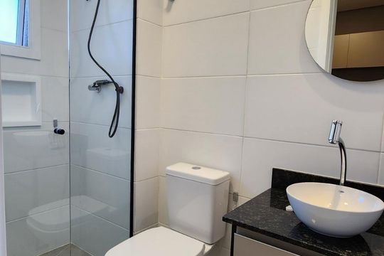 Banheiro de kitnet/studio para alugar com 1 quarto, 27m² em Vila Nova, Novo Hamburgo