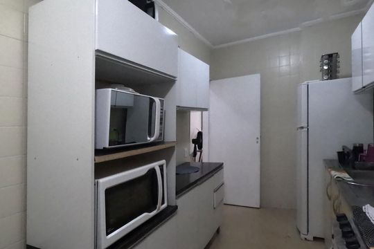 Cozinha de apartamento para alugar com 2 quartos, 86m² em Aparecida, Santos